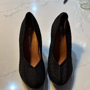 bernie mev. Black Textured Heels